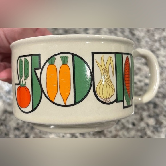 Vintage 1970s/1980s Set of 2 Soup Mugs Retro Vegetable Design EUC! 🥦🥕🍅🍆 - Picture 7 of 15